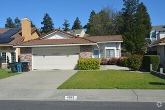 Building Photo - Hillcrest area 2 bedroom, 2 bath with 2 ca...