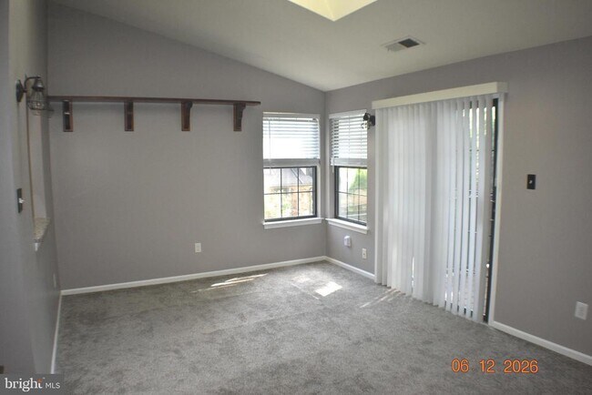 Building Photo - 32 Basswood Ct