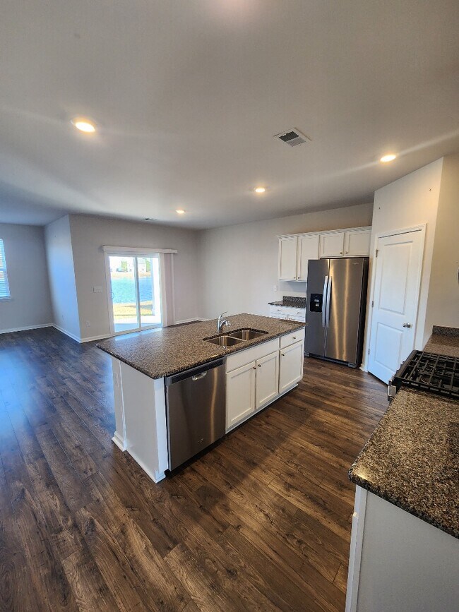 Building Photo - 3537 Bells Lk Cir