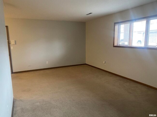 Building Photo - 3240 Parkwild Dr