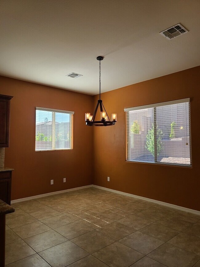 Building Photo - Spacious 4 Bed, 3.5 Bath Anthem Home with Modern Amenities and Prime Location