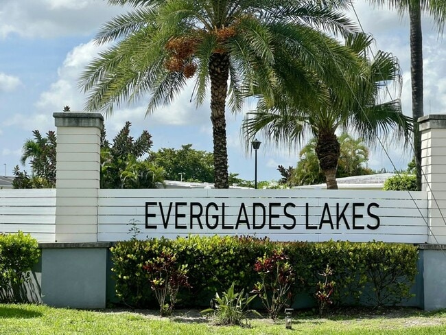 Building Photo - 5220 SW 33rd St