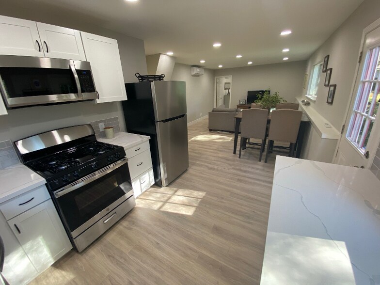 Building Photo - 4059 Ridge St
