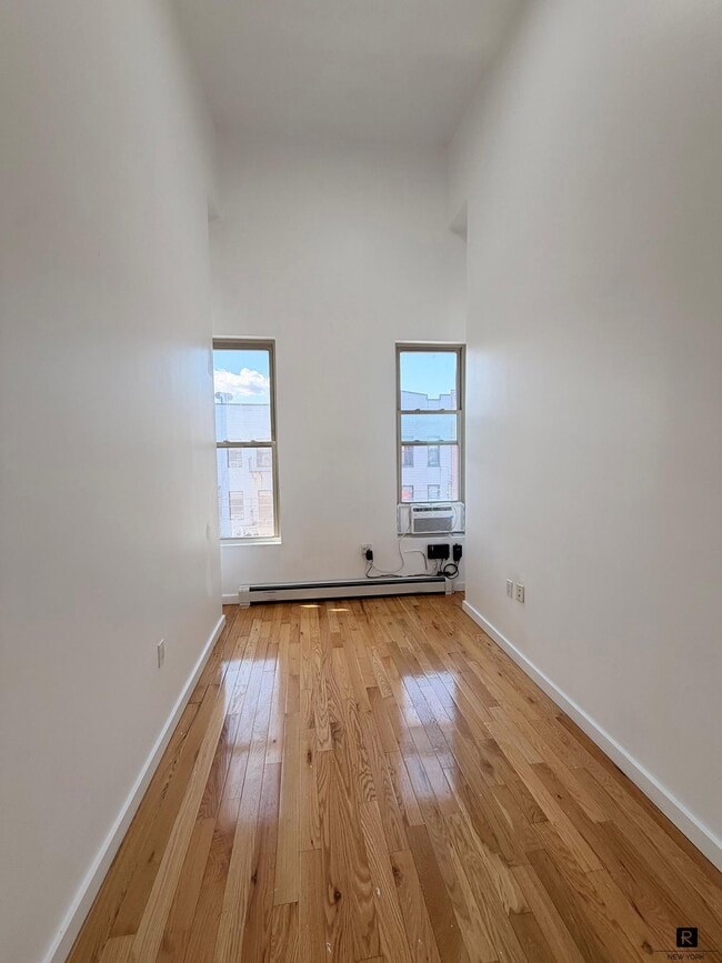 Building Photo - 211 Wyckoff Ave