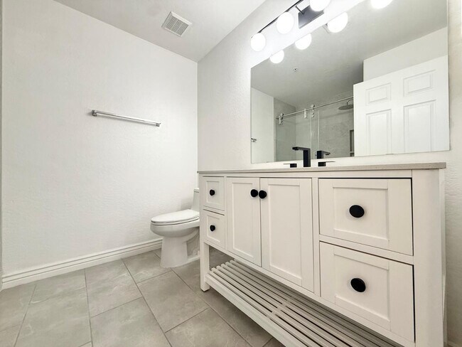 Building Photo - 16801 N 94th St