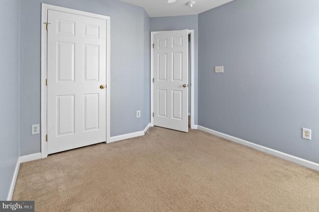 Building Photo - 5061 Cameo Terrace