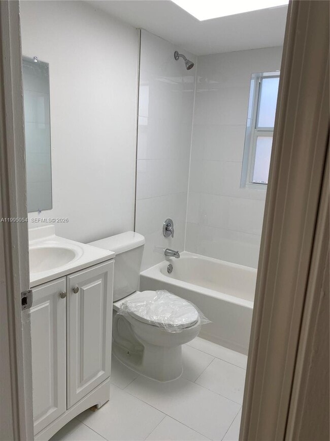 Building Photo - 2833 SW 38th Ave