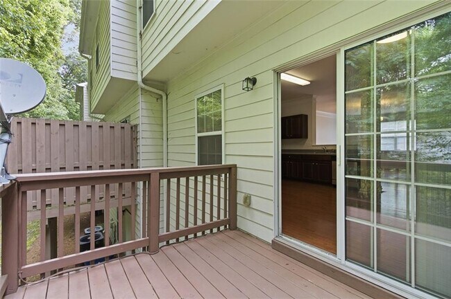 Building Photo - 6710 Stoneleigh Way