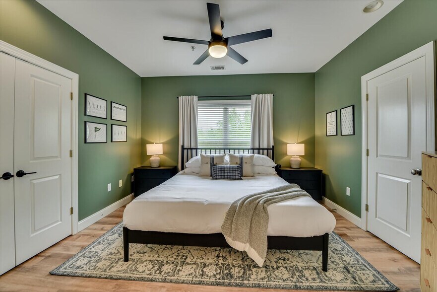 Building Photo - 351 Landing Dr
