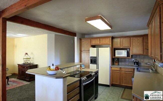 Building Photo - Charming 3-Bedroom Home Across from Orchard Park