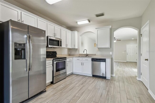 Building Photo - 16227 Swan View Cir
