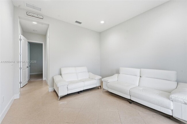 Building Photo - 15239 Goldfinch Cir