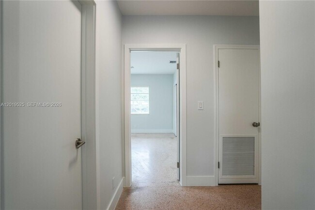 Building Photo - 475 S Shore Dr