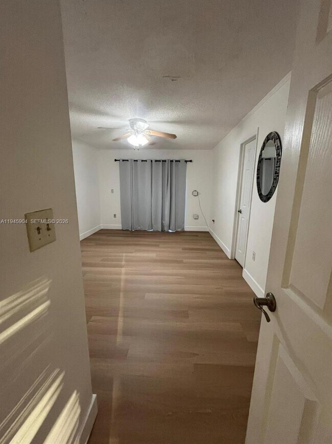 Building Photo - 1045 SW 122nd Ct