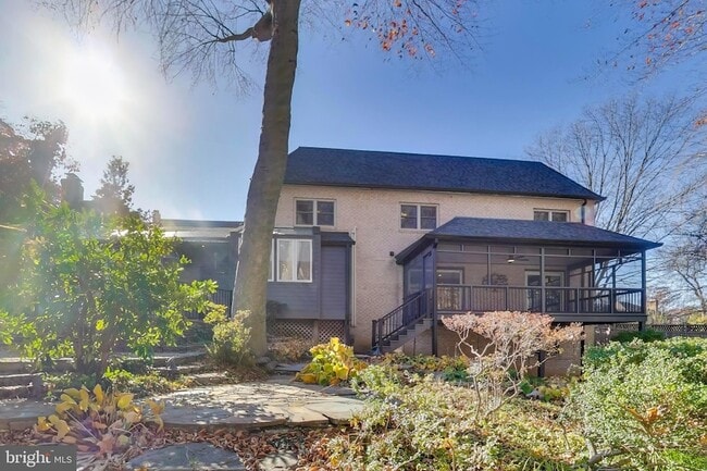 Building Photo - 4001 N Ridgeview Rd