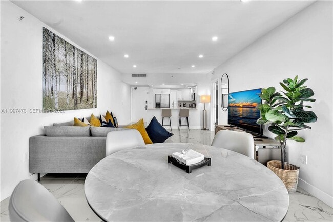 Building Photo - 17375 Collins Ave