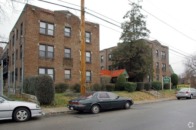 Primary Photo - Fieldview Apartments