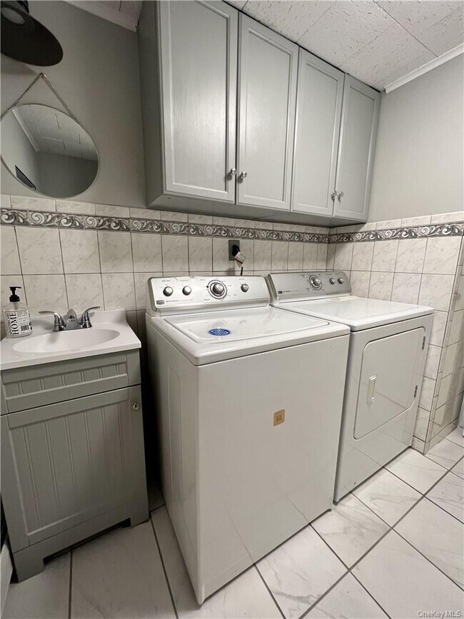 Building Photo - 3 Muller Ave