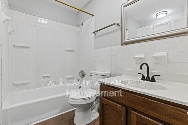 Building Photo - 1649 Foxhaven Dr