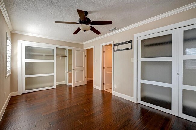 Building Photo - 1926 Augusta Dr