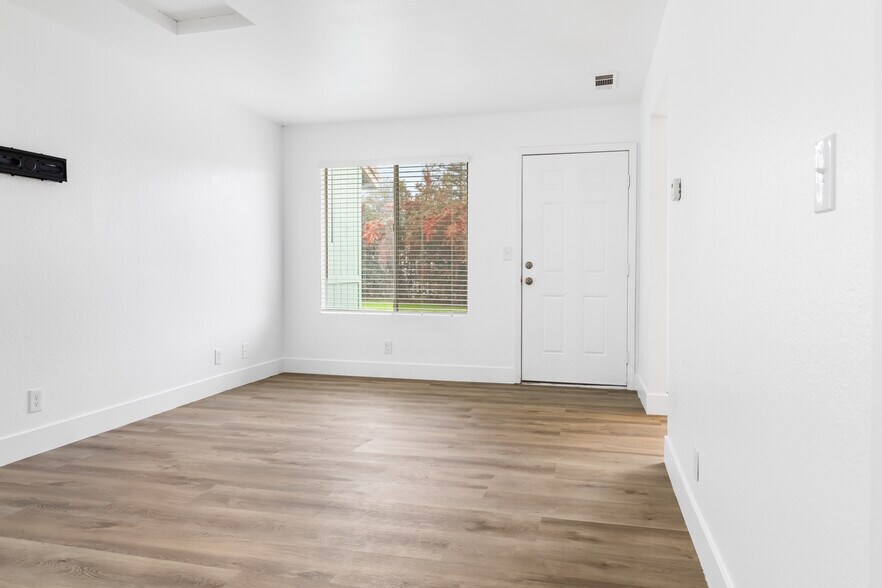 Building Photo - 3112 Denver Ave