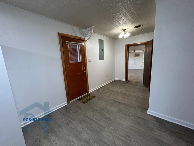 Building Photo - 2808 W Main St