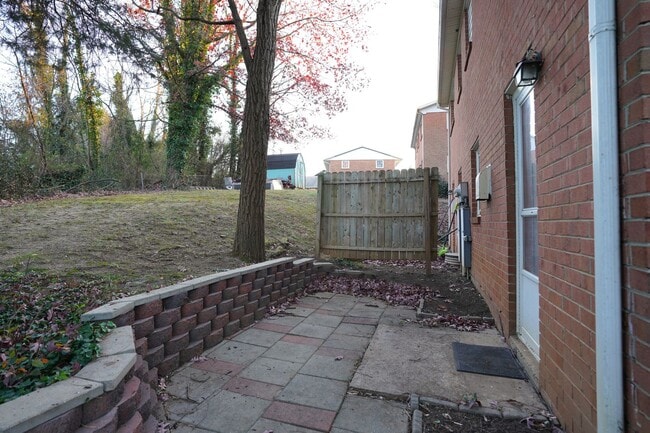 Building Photo - 1709 Cedar Hill Rd