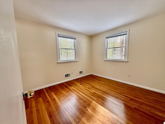 Building Photo - 27 Ledgewood Rd