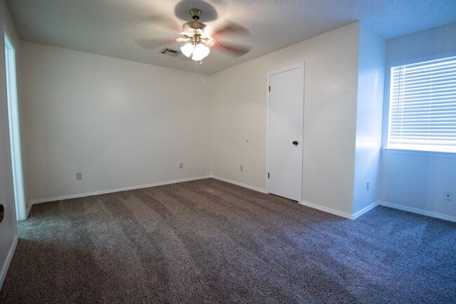 Building Photo - 1706 Jennifer Cir