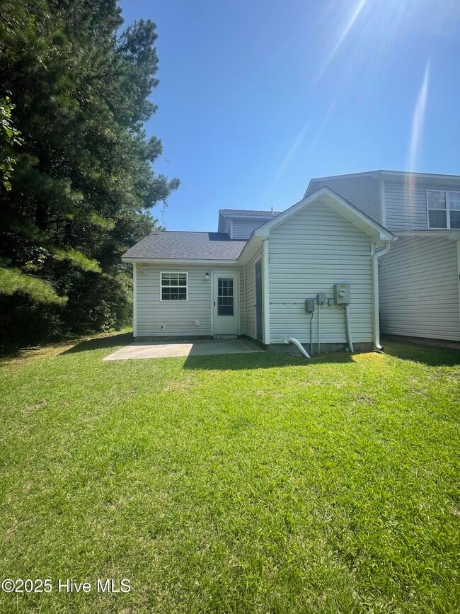 Building Photo - 300 Pinegrove Ct