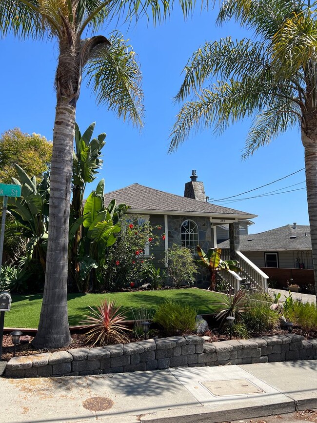 Building Photo - Prospects Heights Charmer 3bd / 2.5ba House