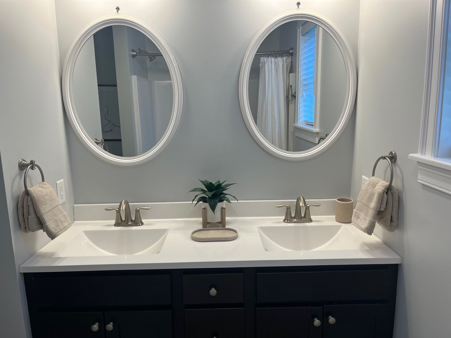 Bathroom - 49 Smith St