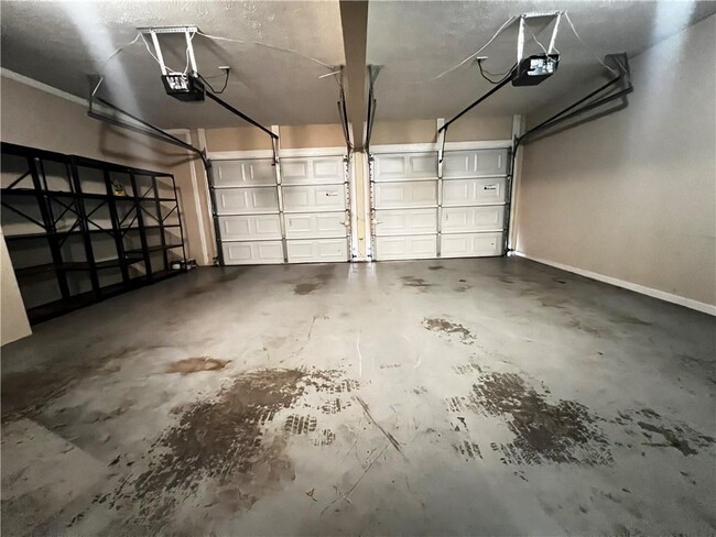 Building Photo - 633 Forest Pine Dr