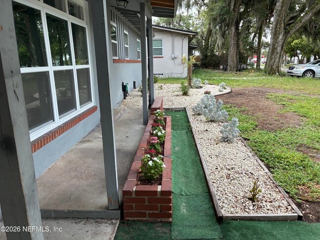 Building Photo - 1739 Cesery Blvd
