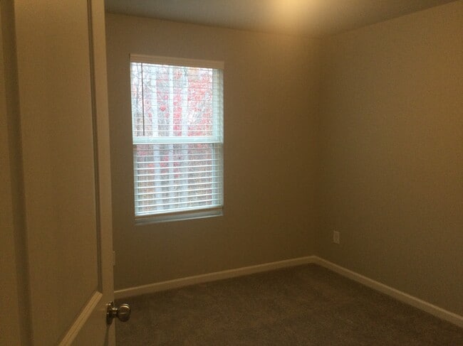 Building Photo - 135 Mountain Crest Dr