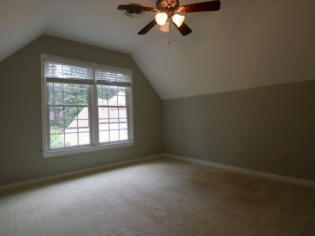 Building Photo - Spacious 4-Bedroom with Fenced Yard, Deck,...