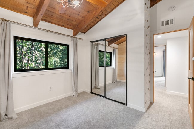 Building Photo - 644 N Grass Valley Rd
