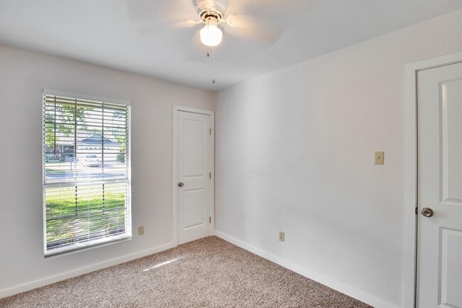 Building Photo - 3109 Monument Dr