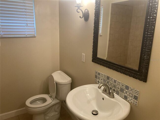 Building Photo - 805 Oakdale St