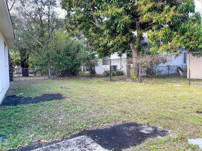 Building Photo - 1717 NW 8th Pl