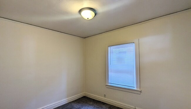 Building Photo - 825 W Jefferson St