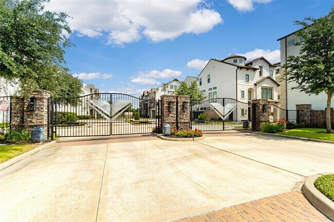 Building Photo - 2640 Fountain Key Blvd
