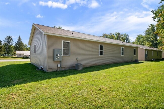 Building Photo - Seelyville Terrace