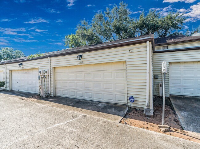 Building Photo - 2568 Bering Dr