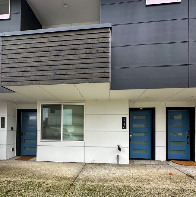 Building Photo - 1767 16th Ave S