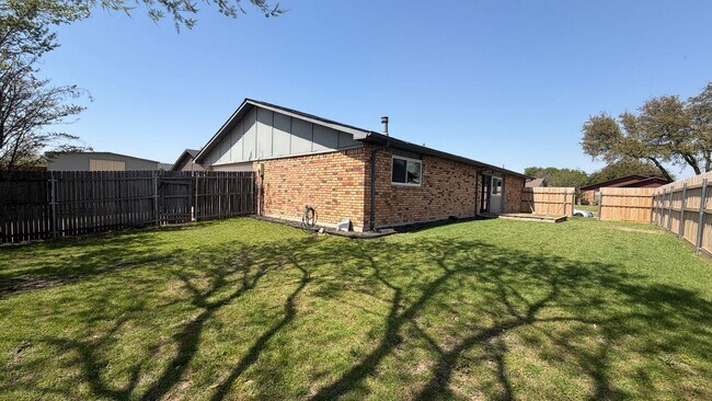 Building Photo - Ready to Move In 3-Bedroom Living with Modern Comforts in The Colony, TX