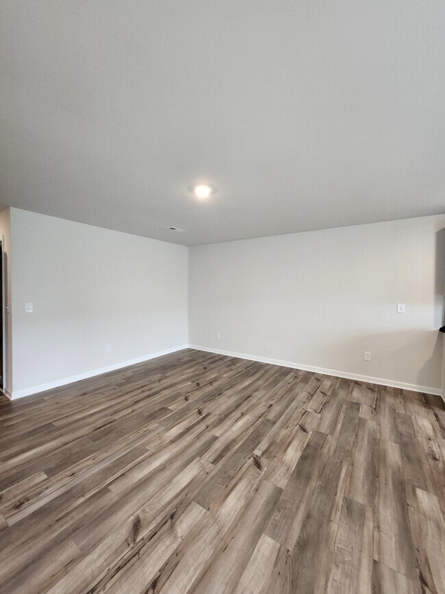 Building Photo - 723 Peyden Ln