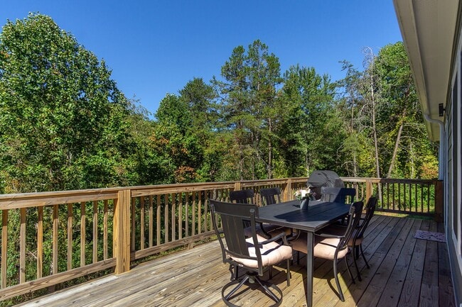 Building Photo - Candler Rental!