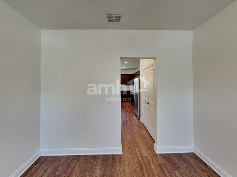 Building Photo - 901 Sunny Stroll Dr