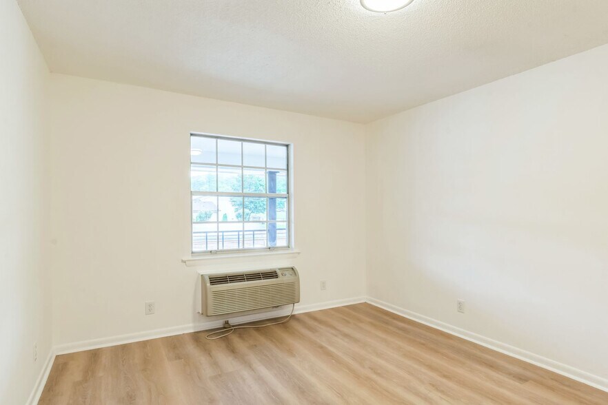 Building Photo - 2845 Dayton Blvd
